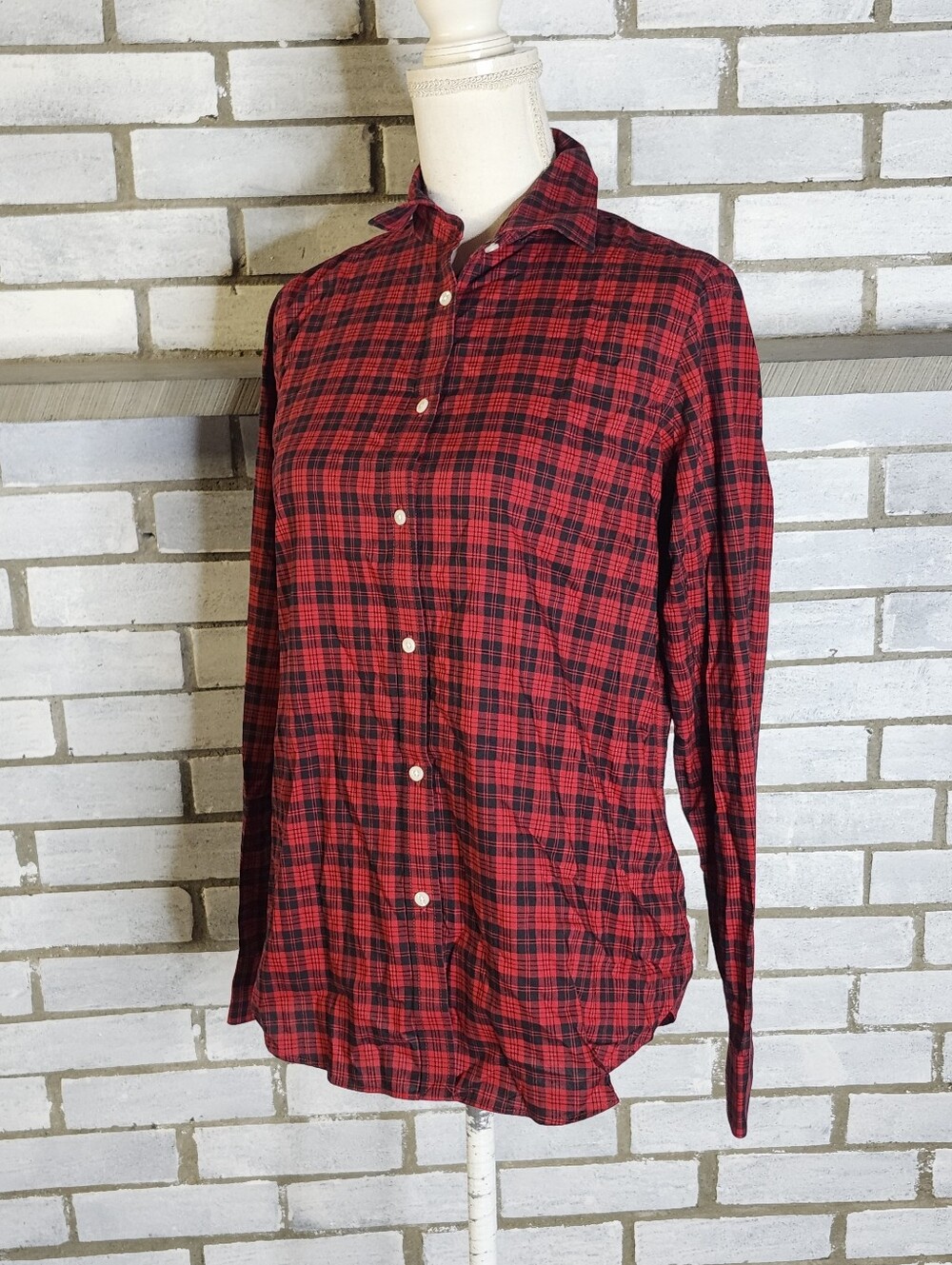 • Chaps Women's Long Sleeve No Iron Button Up Plaid Shirt Medium Red & Black